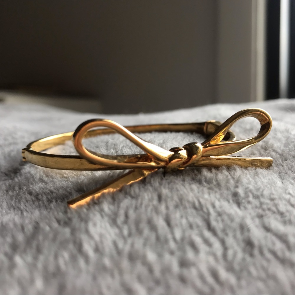 🎀 Kate Spade skinny mini bow bangle in gold